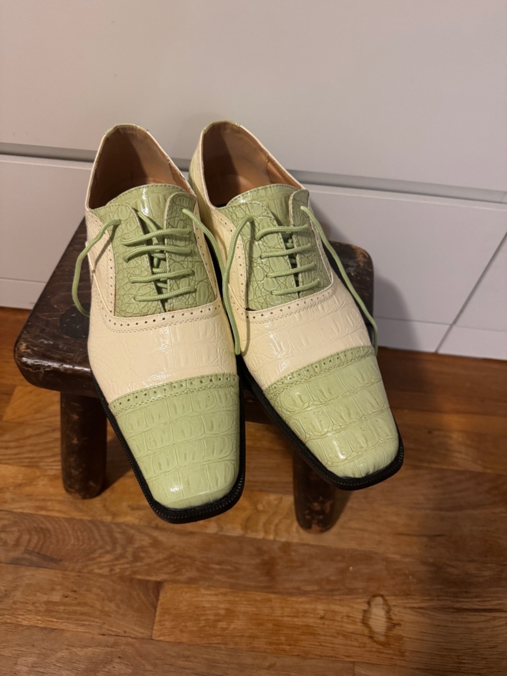 Men's Two-Tone Green & Cream Croc-Embossed Derby Shoes